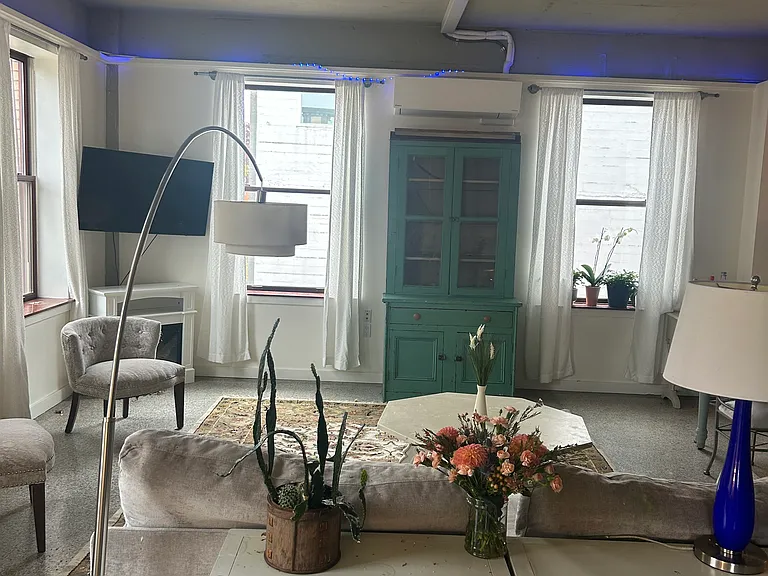 Looking to living area