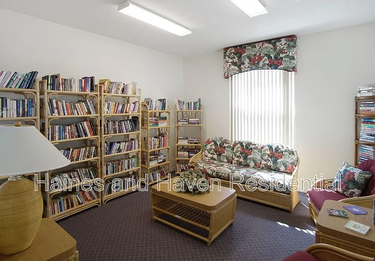 2492 Saint Augustine Blvd — Photo 37