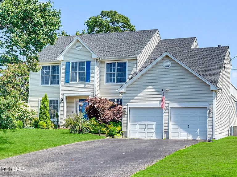 248 Compass Rd — Photo 1