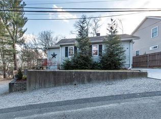 14 Lambert St, Coventry, RI 02816