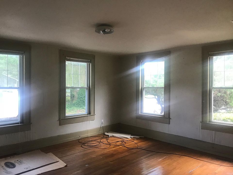 2nd image of 2112 Burnett Blvd #B
