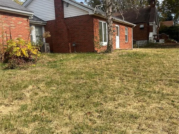 1387 Trampe Ave, Saint Louis, MO 63138