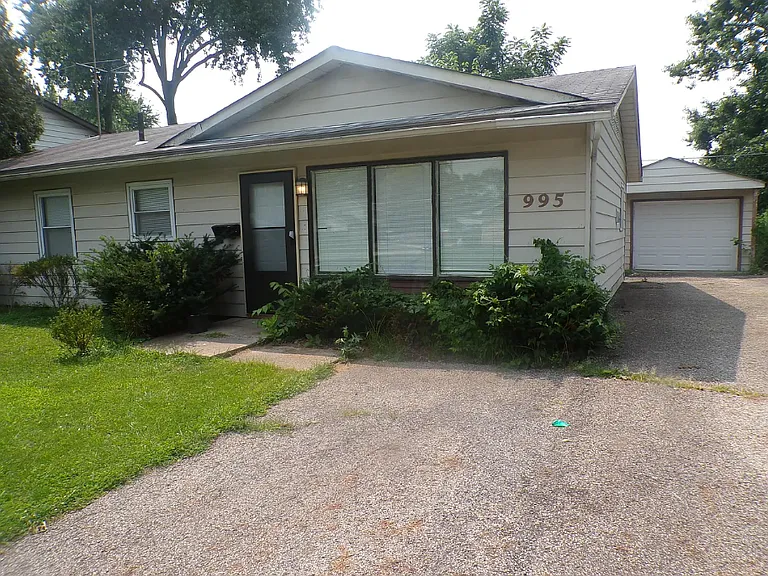 995 Hillridge Rd — Photo 1