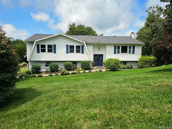 26 Hoof Print Road, Millbrook, NY 12545