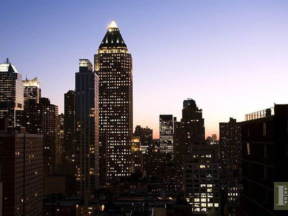 5th image of 322 W 57th St APT 30B2