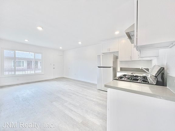 4th image of 3930 Nicolet Ave #10