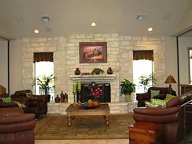220 E Creekview Dr — Photo 2