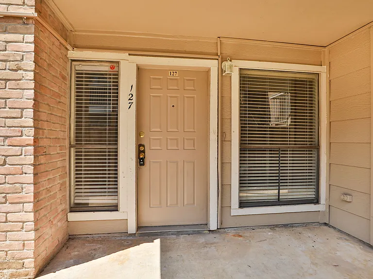2100 Wilcrest Dr #B — Photo 16