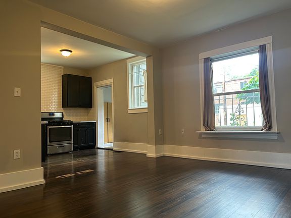 5th image of 940 N Downing St #1
