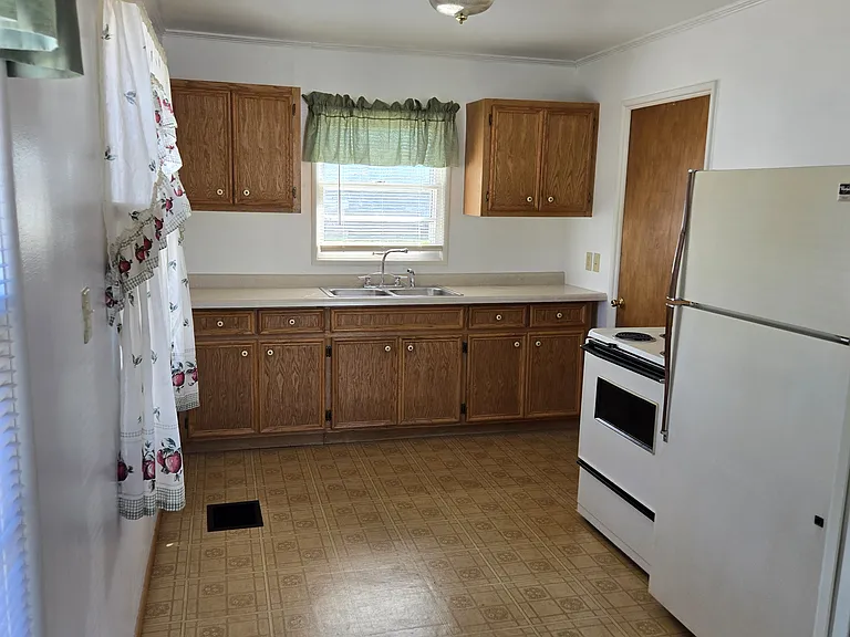 848 Hunt Ave — Photo 5