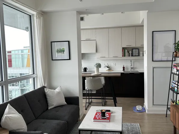 30 Nelson St #3408, Toronto, ON M5V 0H5