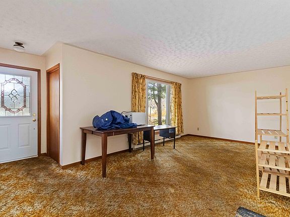 5th image of 68 Elizabeth Ave