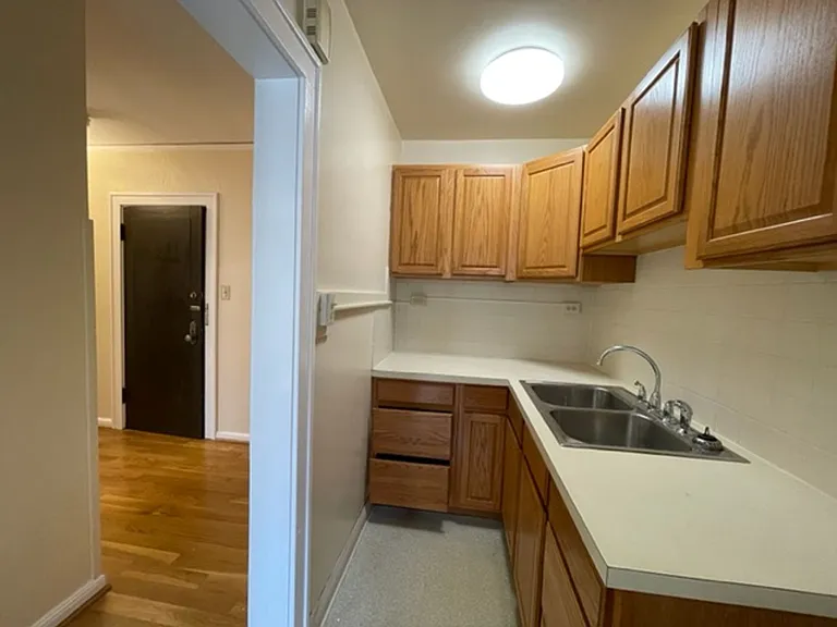 Arlington Apartments — Photo 14