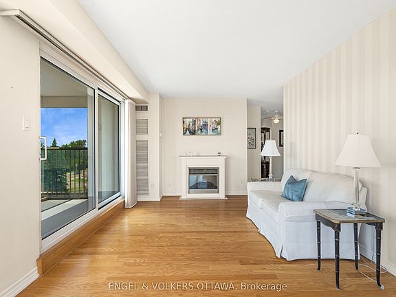 4th image of 545 Saint Laurent Blvd #205