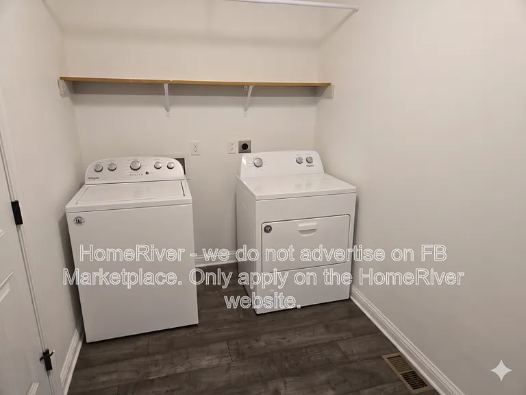 562 Highfields Cv — Photo 4
