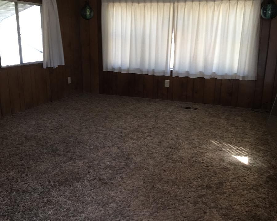2nd image of 912 1/2 E 5th St