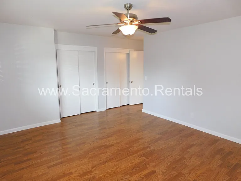 2637 Latham Dr — Photo 28