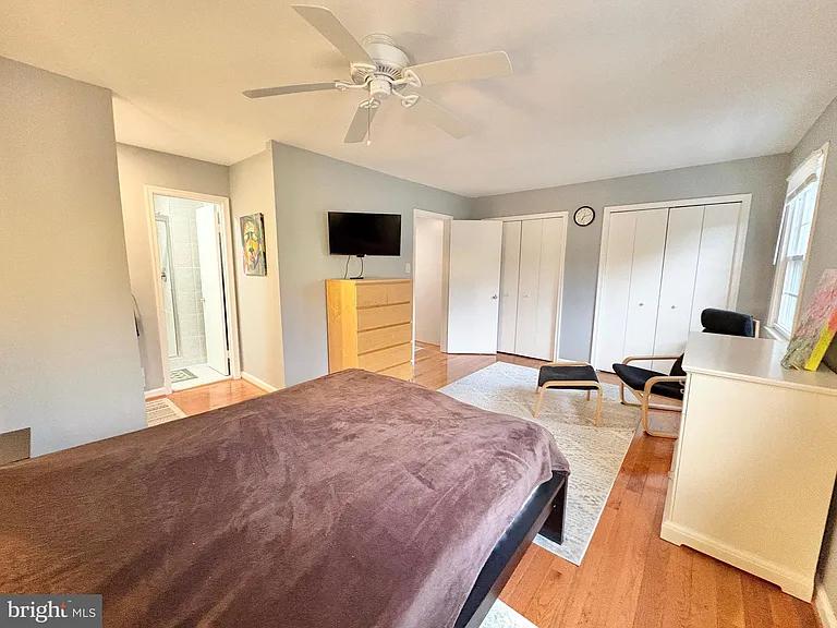 9710 Lakepointe Dr — Photo 32