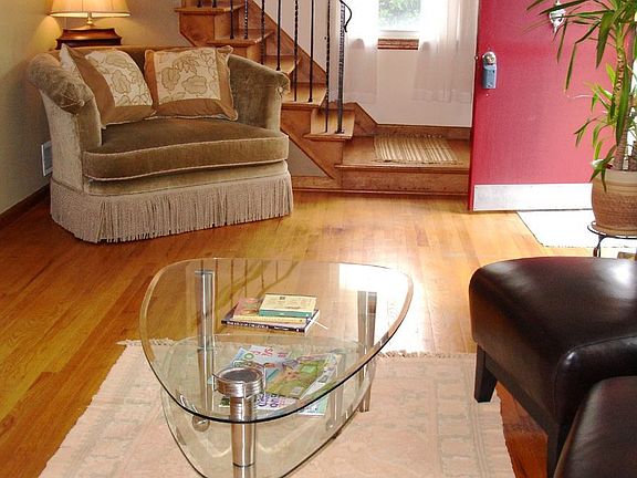 tastefully decorated and neutral