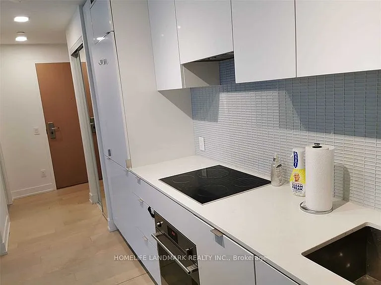 7 Grenville St #1210 — Photo 7
