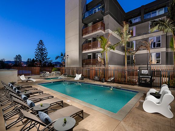 Picasso Apartments Pool Area