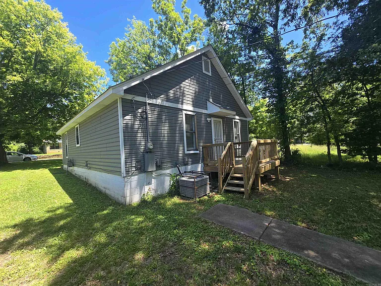 1104 S Park St — Photo 15