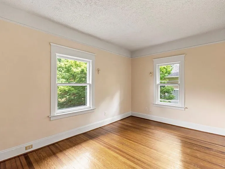 327 Adams St — Photo 22