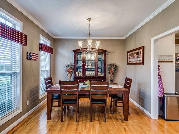 3rd image of 1143 Heathwood West Dr