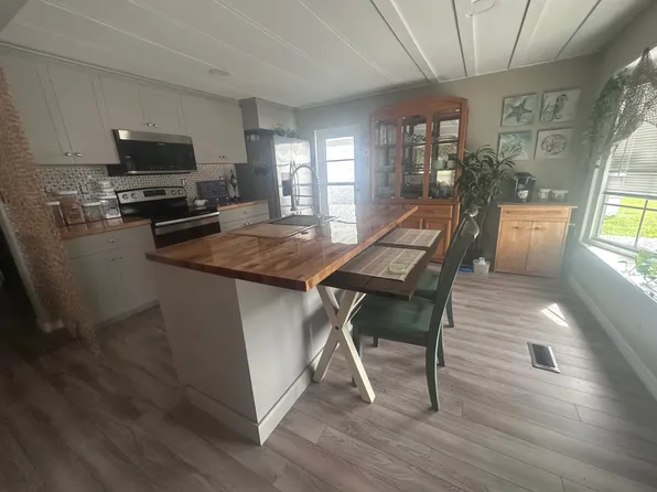 477 Avanti Way Blvd, North Fort Myers, FL 33917