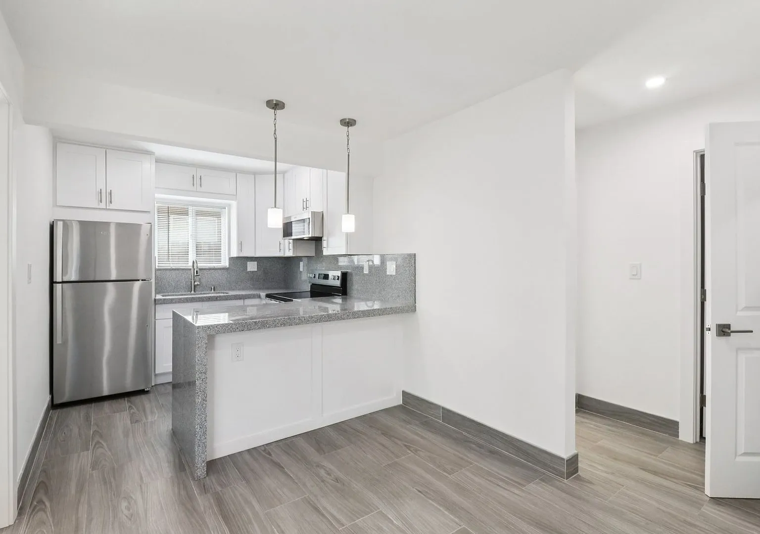 Move in Promotion! 2 Bedroom/1 Bathroom Remodeled Apartment - El Cajon — Photo 2