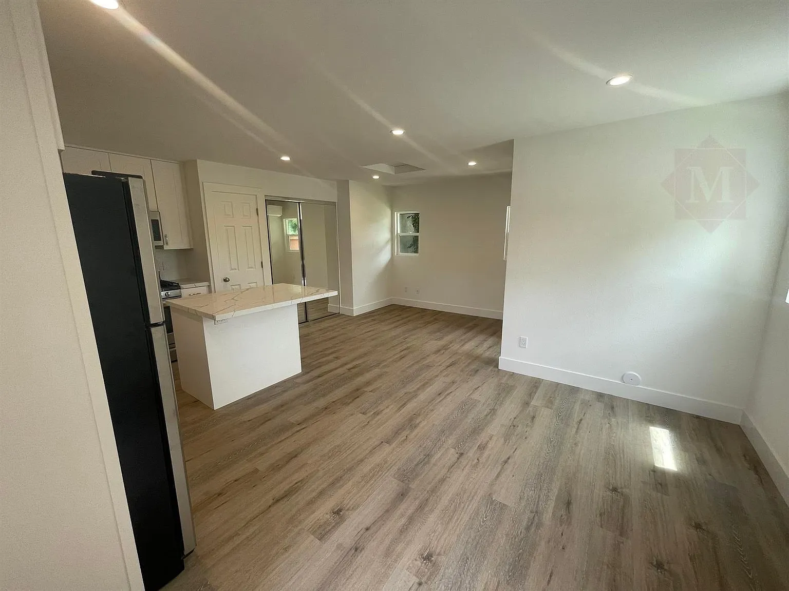 Studio, 400 sqft, $2,550 — Photo 3