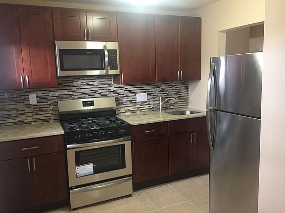 2nd image of 6 Columbia Dr APT 2A