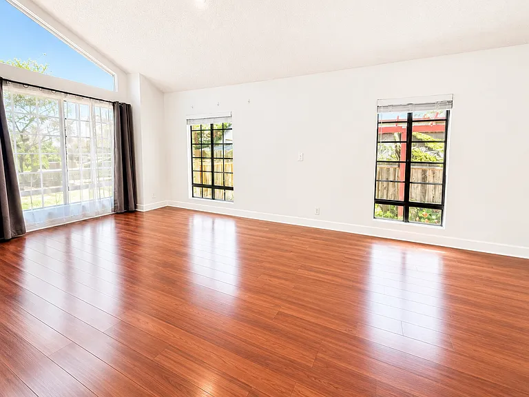 41 Hunter Point Rd — Photo 3