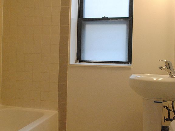 3rd image of 5914 W Washington Blvd APT 102