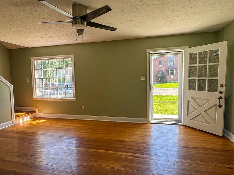 221 Inverness Ave — Photo 2