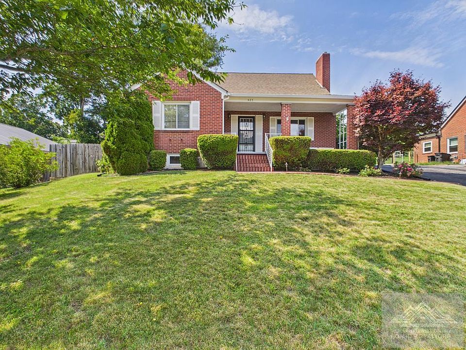 1st image of 425 Monterey Hl