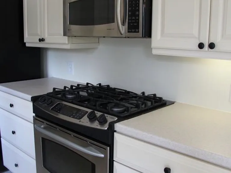 404 Granada Dr — Photo 2