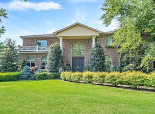 3 Rustic Ln, Roslyn Heights, NY 11577