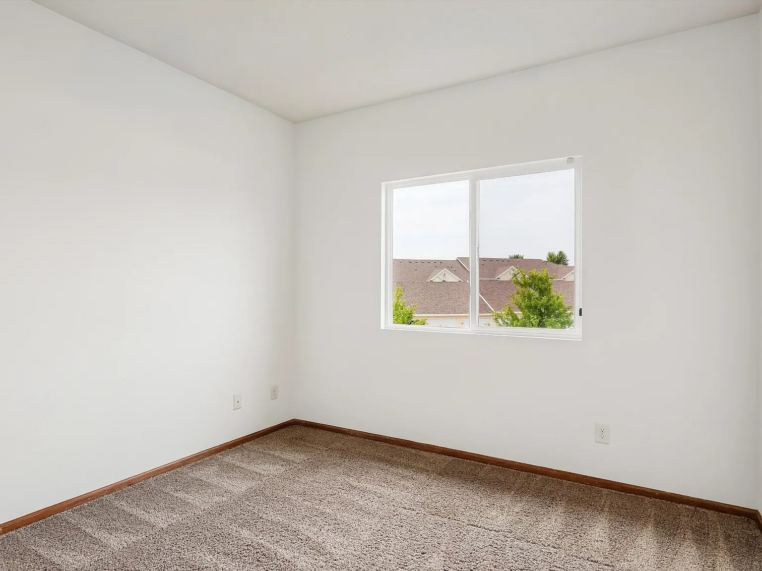 2 bed, 1014 sqft, $1,499 — Photo 4
