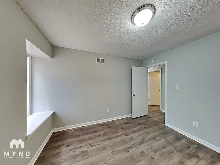 6919 Glenwick Dr — Photo 17
