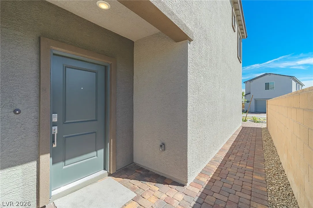 4 bed, 2.5 bath, 2588 sqft, $2,700 — Photo 3