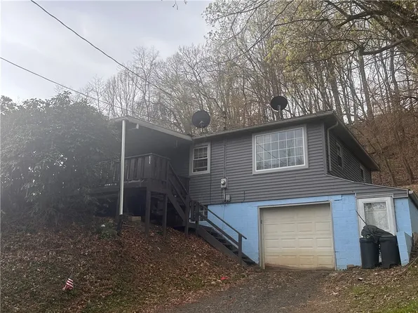 703 Fairview Ave, Ellwood City, PA 16117