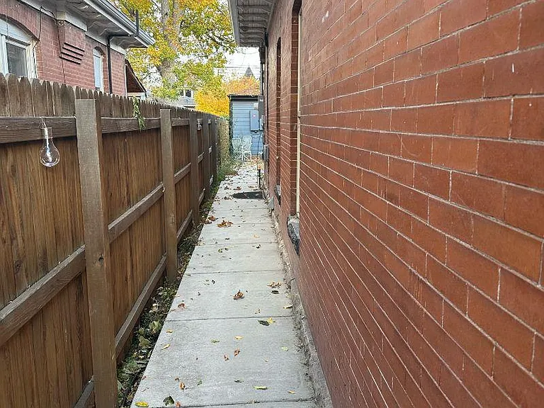 3336 1/2 Franklin St — Photo 2