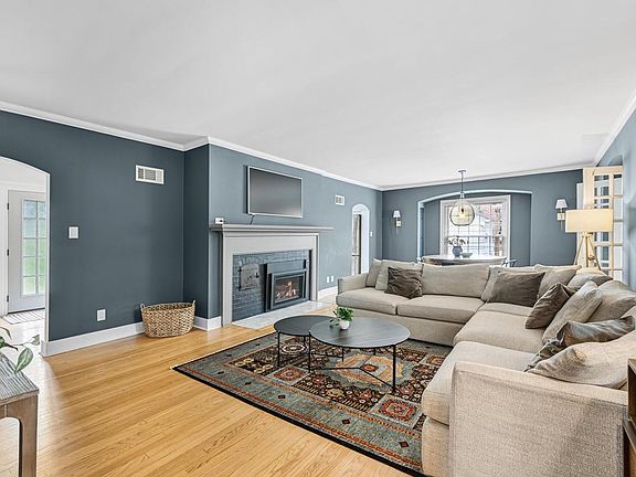 5th image of 2665 N Harding BOULEVARD