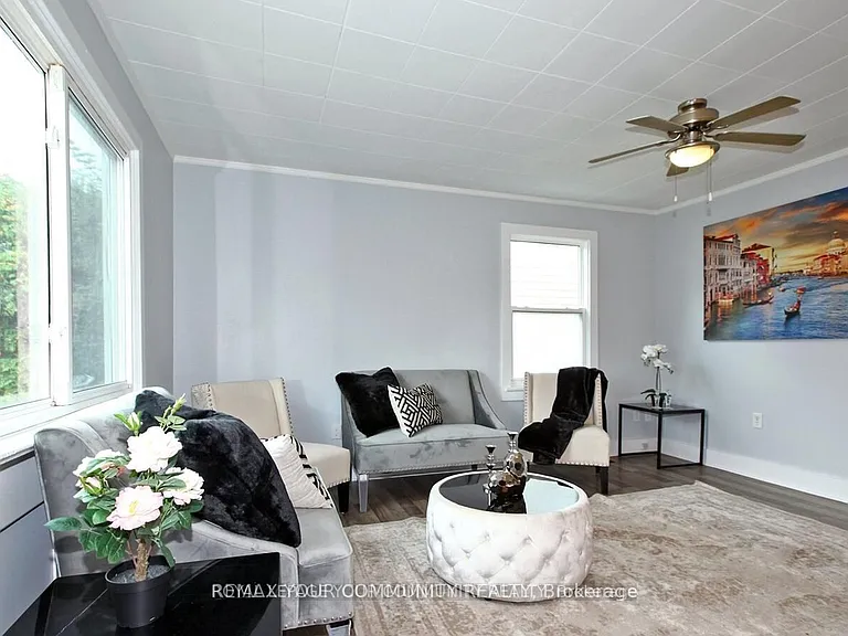 6159 Churchill St — Photo 15