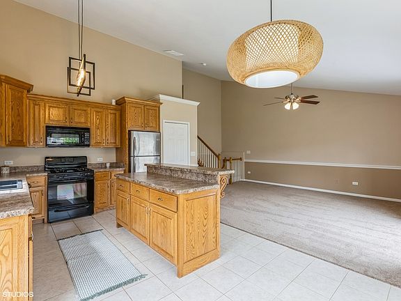 4th image of 1708 Fieldstone Dr S