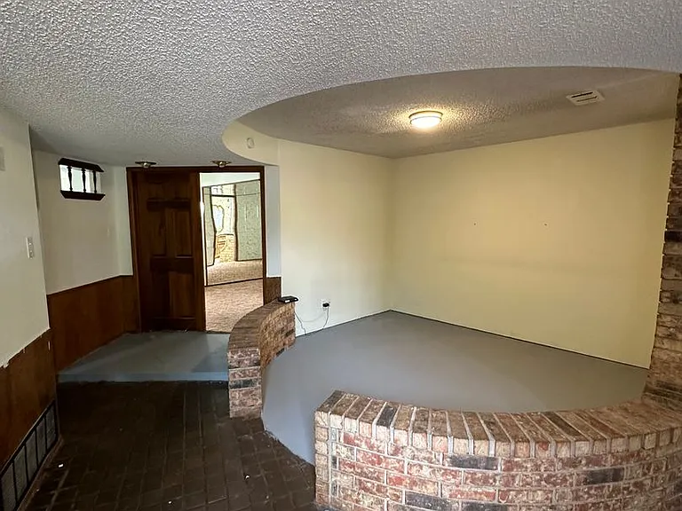1021 W Yucca Ave — Photo 3