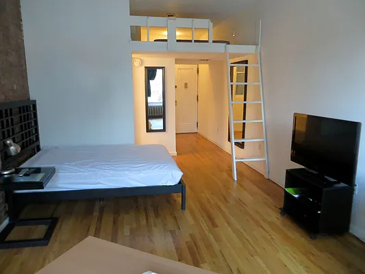 Rented by Performing Assets Corp | media 12
