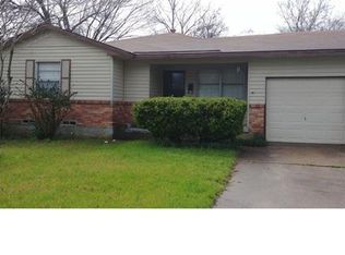 232 River Oaks Dr, Lancaster, TX 75146