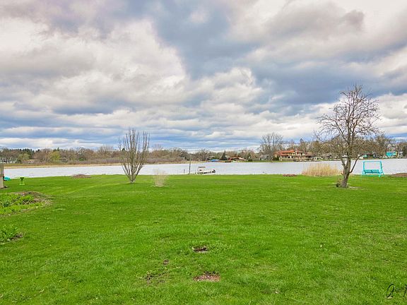 2nd image of 2934 Shorewood Dr